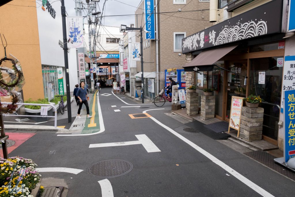 In Tokyo sind die Strassen abseits der Hauptstraßen meistens schmal