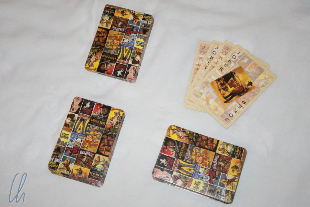 Beim Austeilen sind zunächst die Joker aussortiert (oben rechts). Davon bekommt jeder Spieler (bei 2 Spielern) 26 Karten (links) für den Kartenstapel