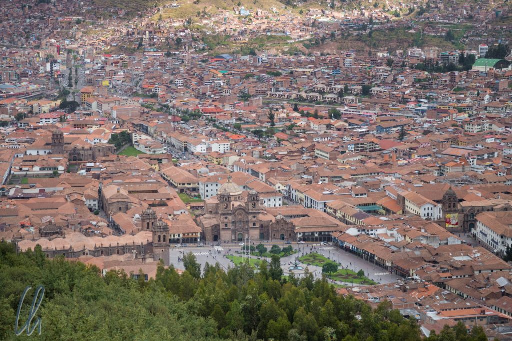 Blick über Cuzco. Im Vordergrund ist der Plaza de Armas.