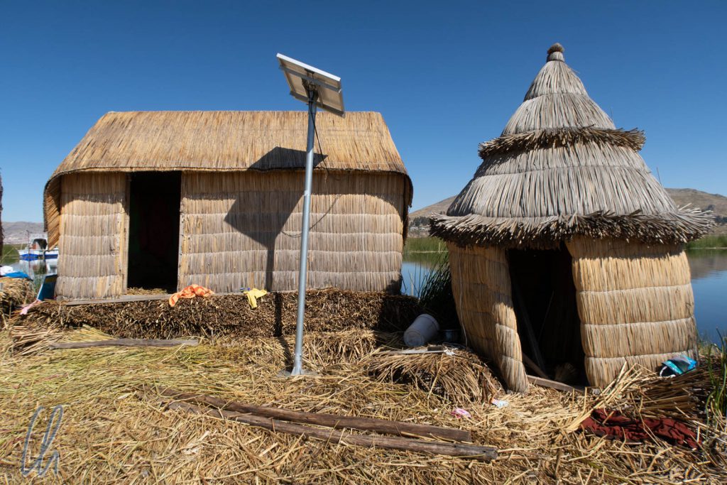 Tradition und Moderne - Totora-Haus und Solaranlage