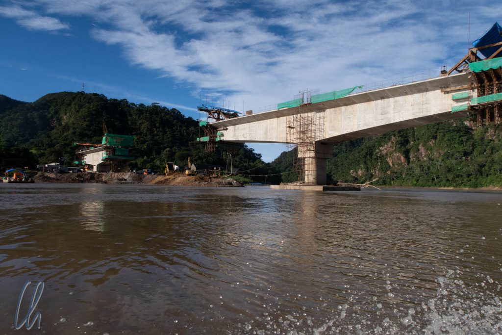 Eines der Infrastrukturprojekte zur Erschließung des Regenwaldes