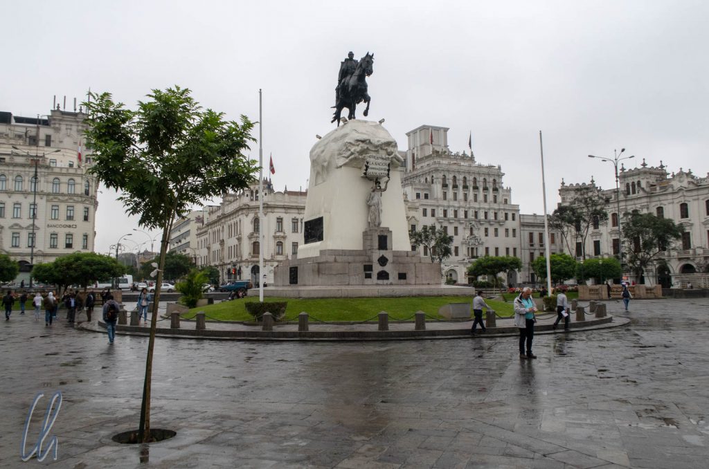 Lima, die trockenste Hauptstadt der Welt, empfing uns mit Nieselregen.