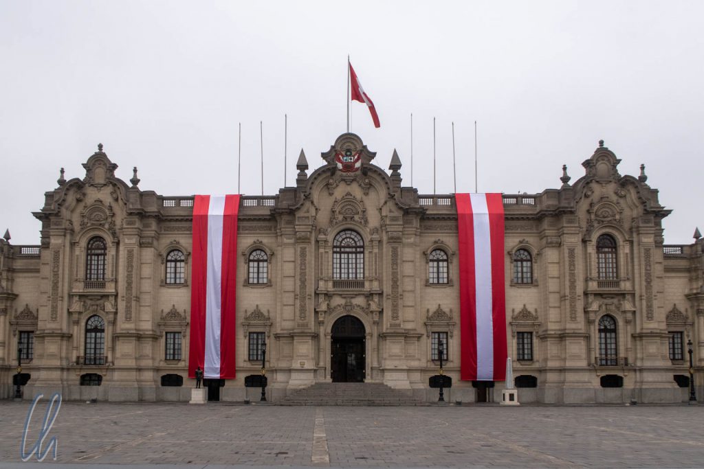 Lima, die Perus Hauptstadt, haben wir uns bis ganz zum Schluss aufgehoben. Hier, der Präsidentenpalast am Plaza de Armas.q