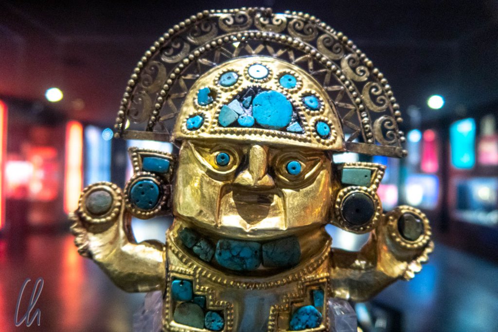 Die Gottheit Naymlap der Lambayeque Kultur im Goldmuseum von Lima