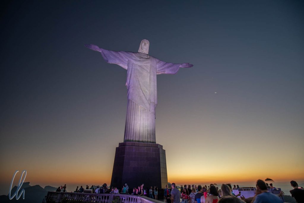 Der Christo lässt sein Angesicht über Rio leuchten.