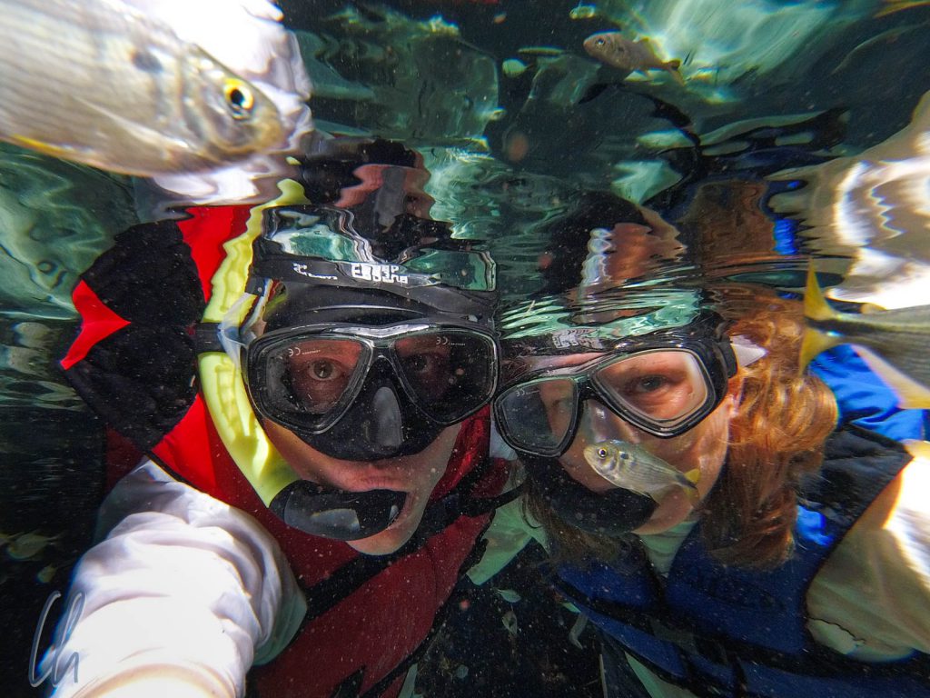 Unterwasser-Selfie mit Fisch