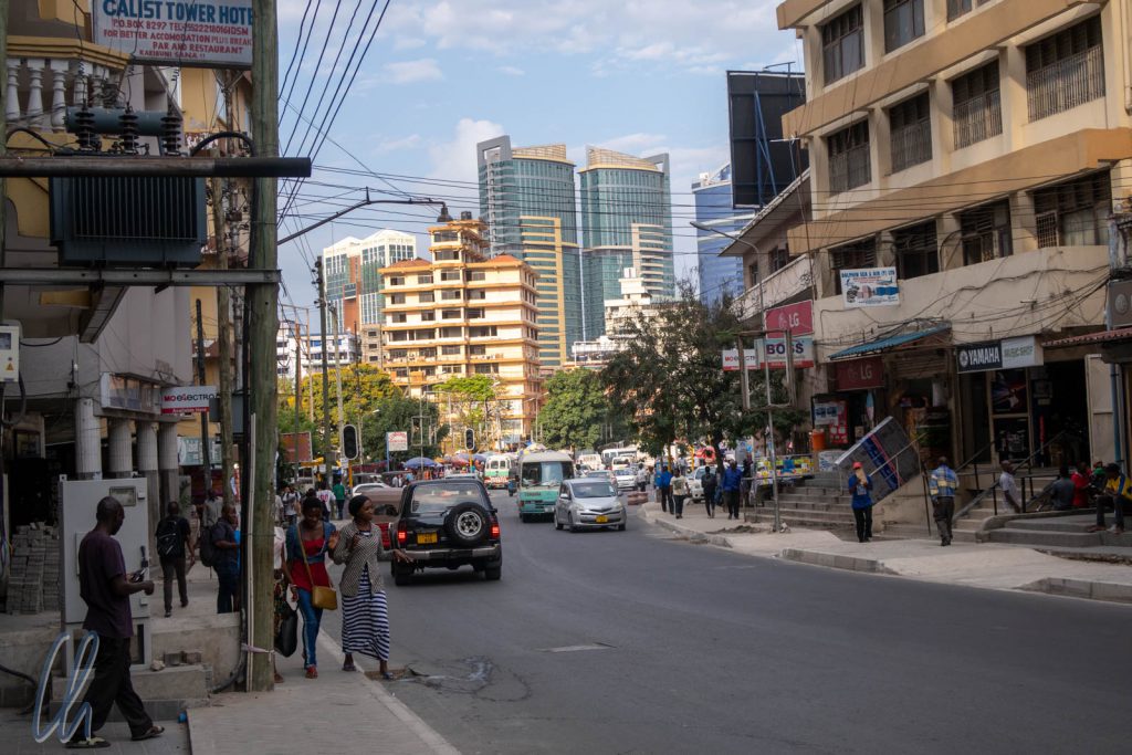 Eine typische Straßenszene aus Dar es Salaam