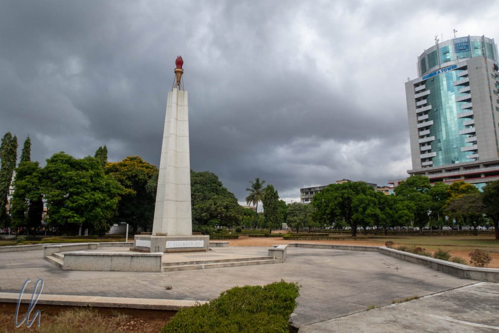 Das Uhuru Denkmal mit der Uhuru Fackel