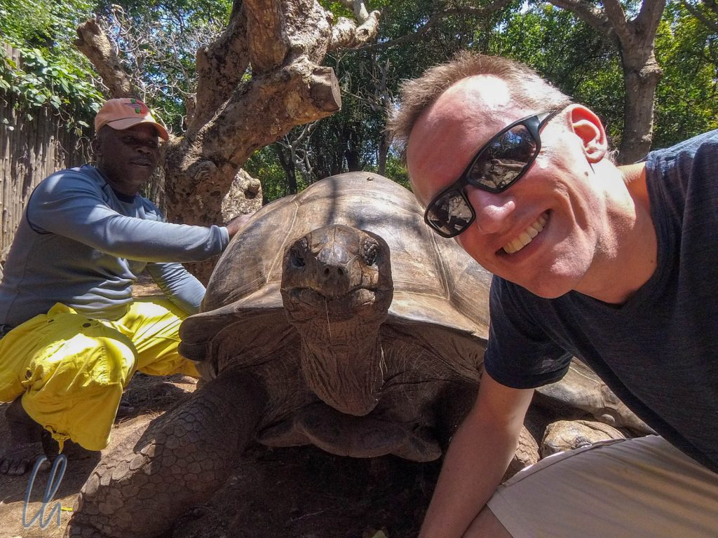 Selfie mit Aldabra-Riesenschildkröte