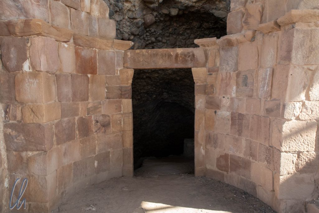 Der Eingang zur Höhle, in der Lot Zuflucht gefunden haben soll.