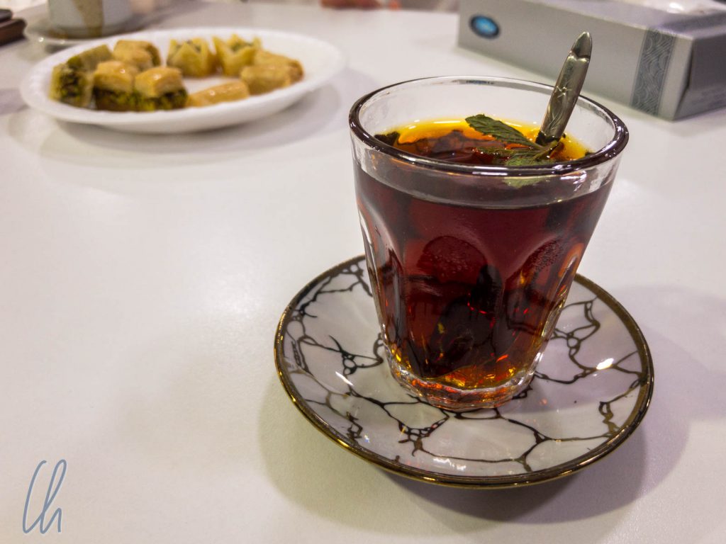 Süß, süßer, jordanischer Tee