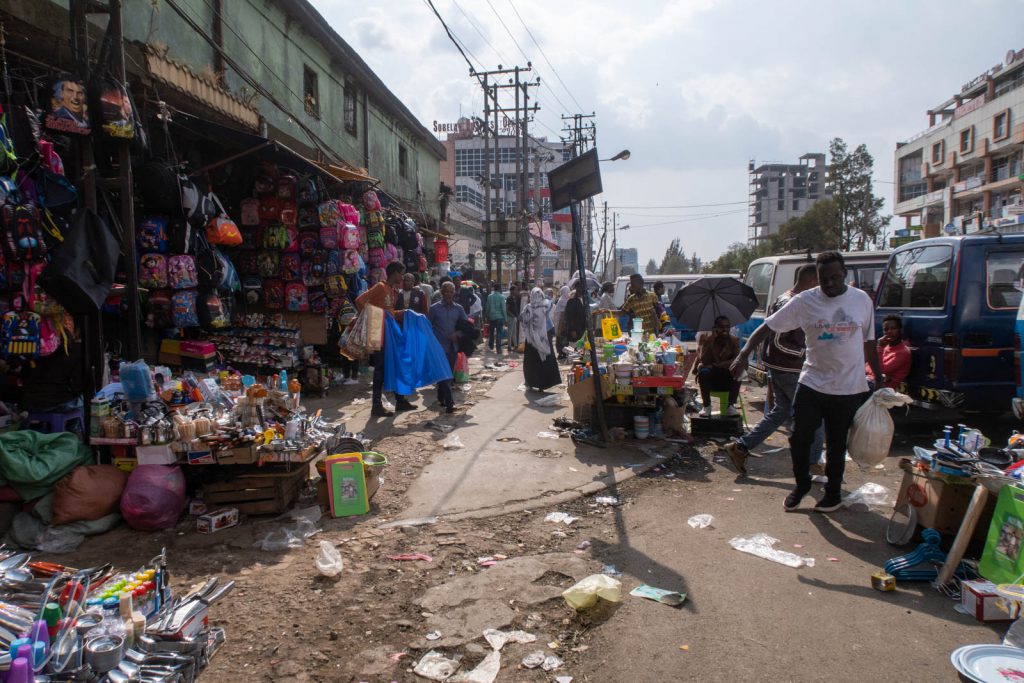 Auf dem Mercato in Addis gibt es (fast) alles zu kaufen.