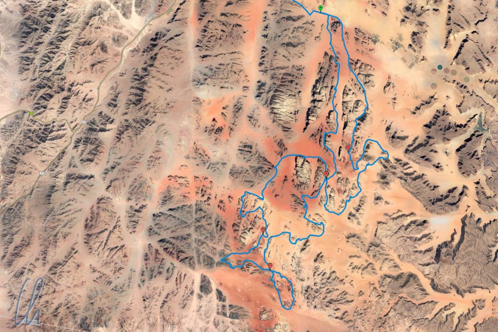 Unsere Reit-Route durch das Wadi Rum. Sogar auf dem Satellitenbild ist der verschiedenfarbige Sand sichtbar.