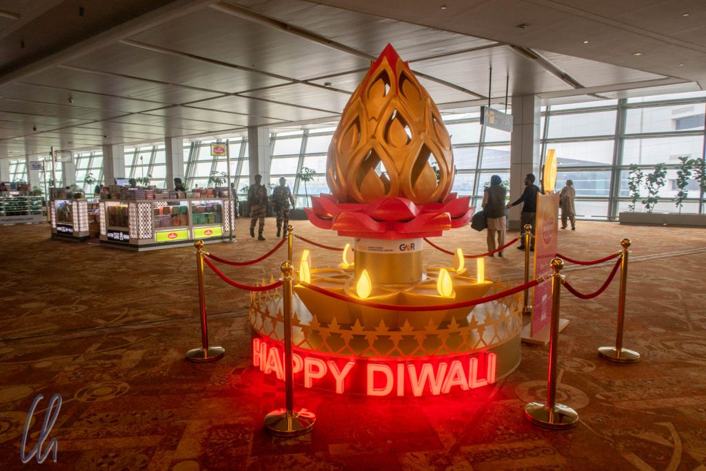 Mit "Happy Diwali" wurden wir schon am Flughafen begrüßt.