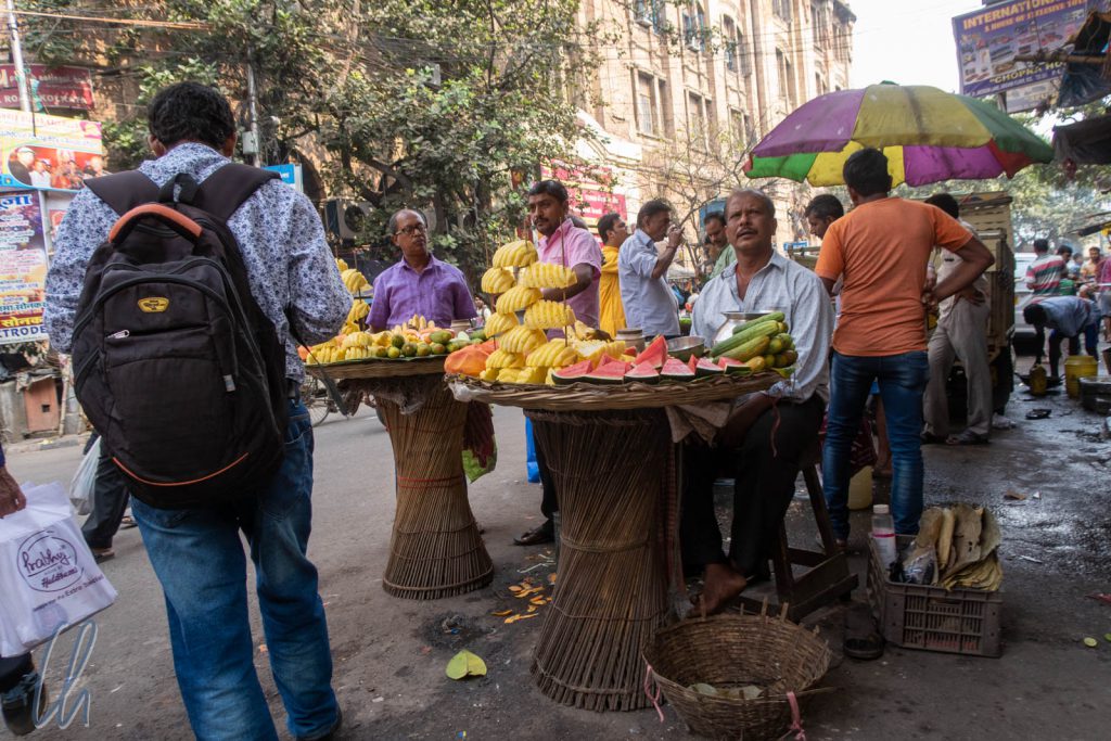 Obstverkäufer auf den Straßen von Kolkata