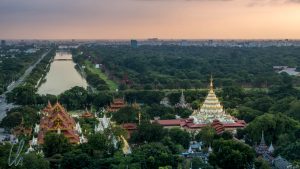 Blick über Mandalay in der Dämmerung
