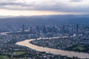 Im Anflug auf Brizzy: Skyline und der Brisbane River