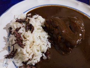 Mole rojo con chapulines, Rote Mole mit frittierten Grashüpfern