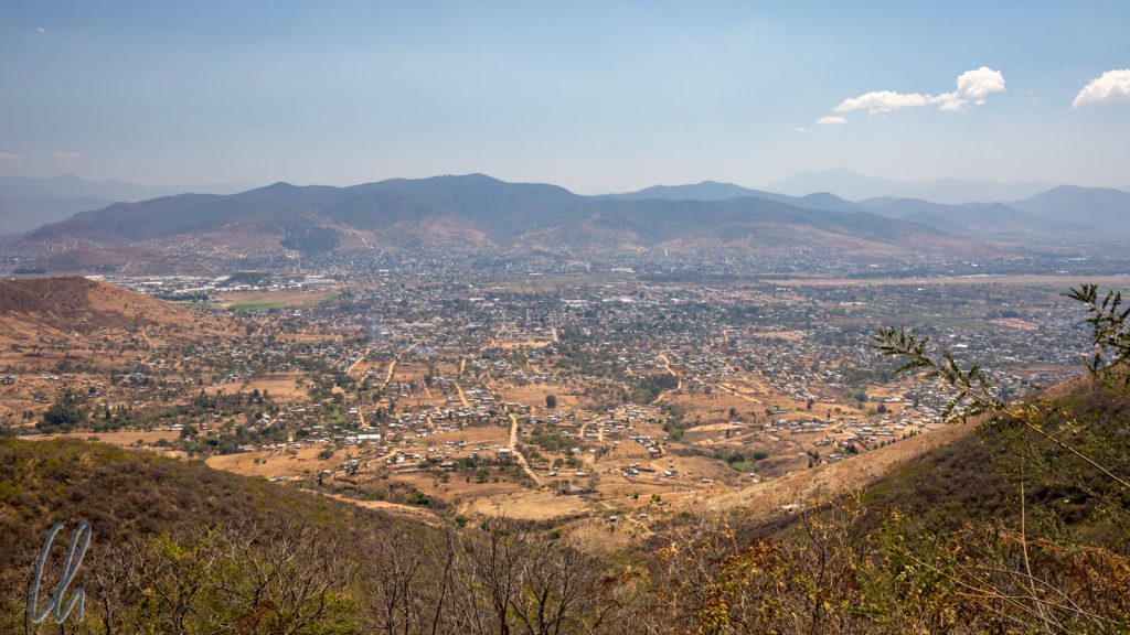Blick über das Tal von Oaxaca von Monte Albán