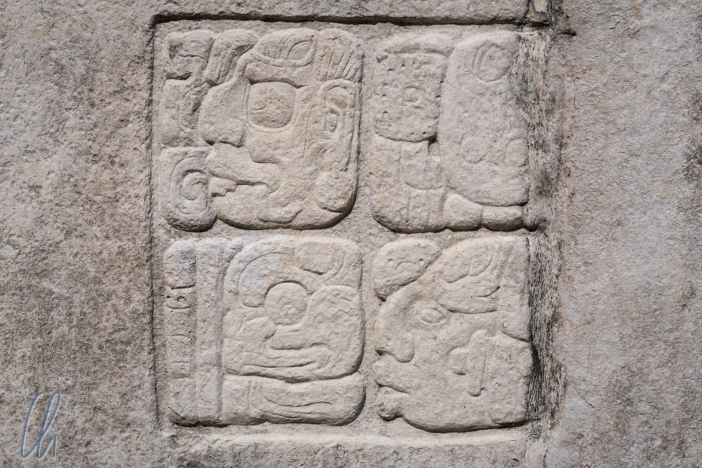 4 Glyphen der Maya-Schrift