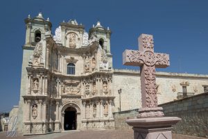 Basilica Menor de nuestra Señora de la Soledad, auf den Plätzen vor den Kirchen Oaxacas wurde oft im kleinen demonstriert