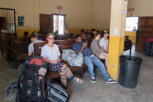 Am Busterminal: In wenigen Minuten geht's zurück nach Belize City
