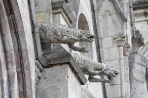 Leguane als Wasserspeier an der Basílica del Voto Nacional