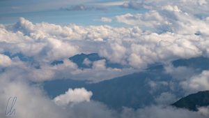 Ein Wolkenmeer, am Rande der Pululahua Caldera