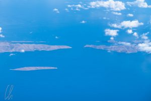 Blick aus der Vogelperspektive: Die Isla de la Luna (unten links) und die Isla del Sol (auf der rechten Seite)