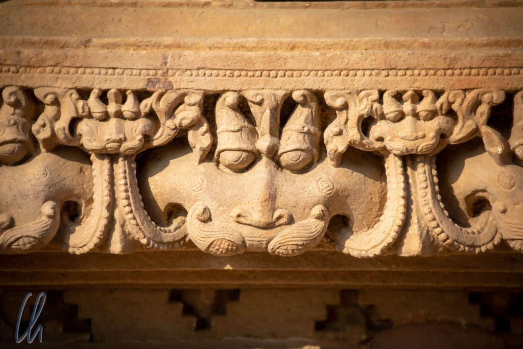 Ein Kirtimukha am Lakshmana Temple in Khajuraho